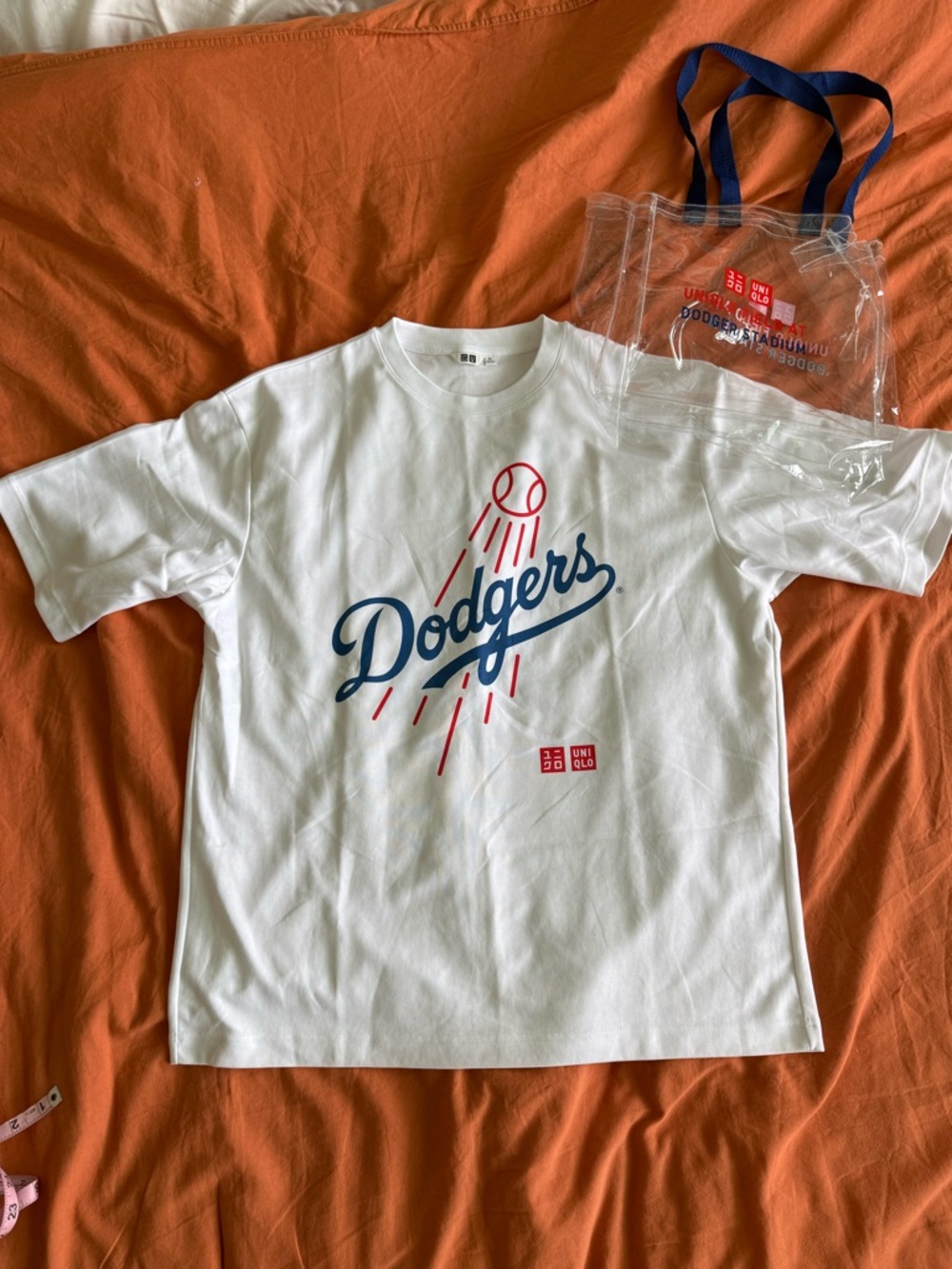 Uniqlo White Dodgers Graphic Tee Father’s Day Stadium Giveaway W/Bag